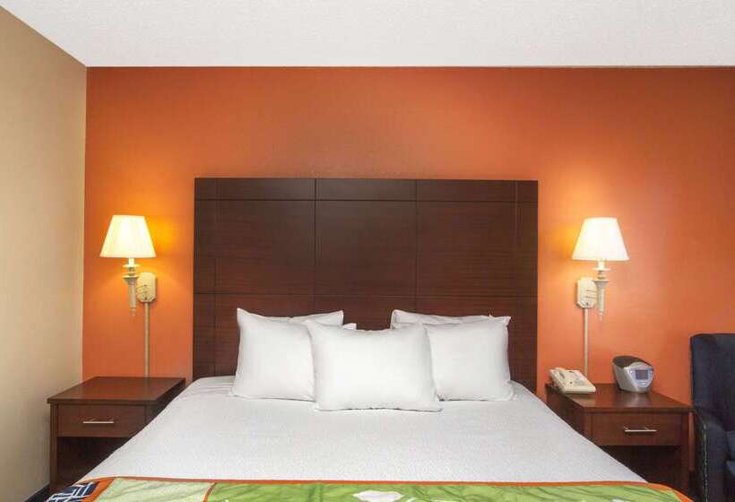 ホテル Days Inn By Wyndham Fremont