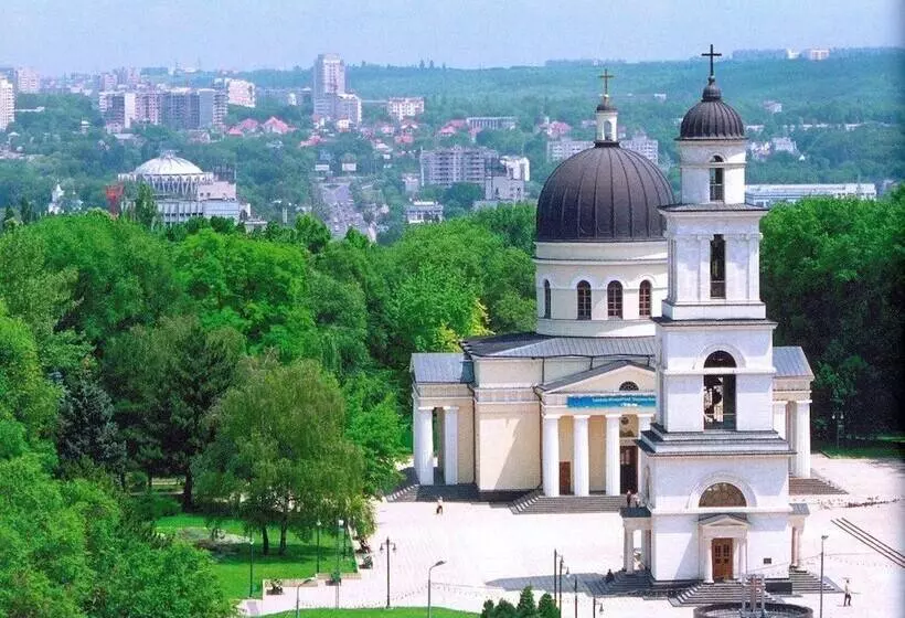 هتل Mercure Chisinau Center Jazz