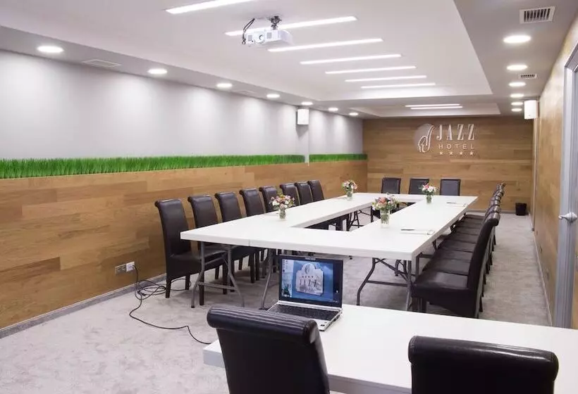 هتل Mercure Chisinau Center Jazz