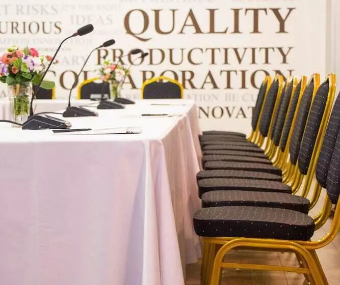 هتل Mercure Chisinau Center Jazz