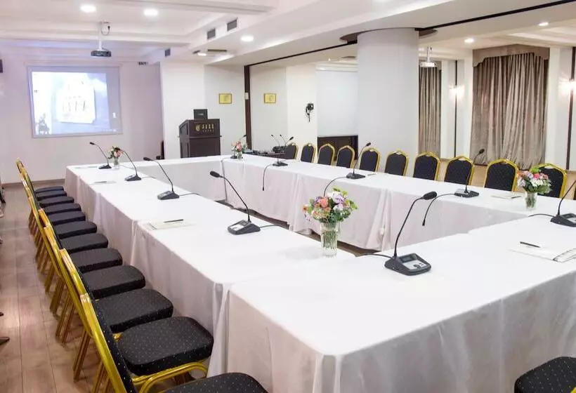 هتل Mercure Chisinau Center Jazz