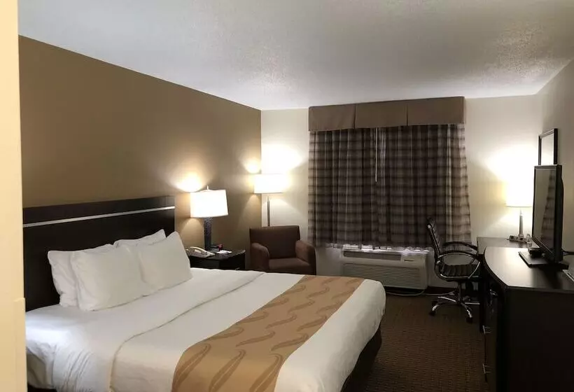 Отель Quality Inn & Suites Sun Prairie Madison East