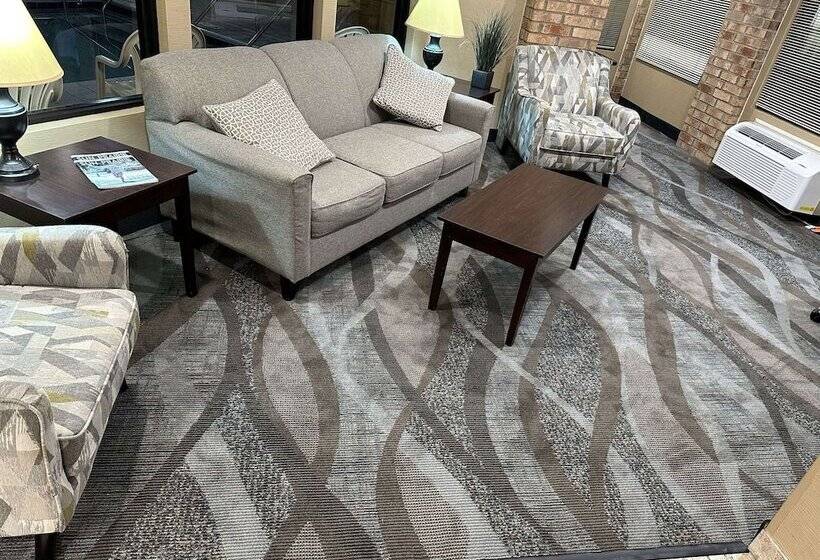 Отель Quality Inn & Suites Sun Prairie Madison East