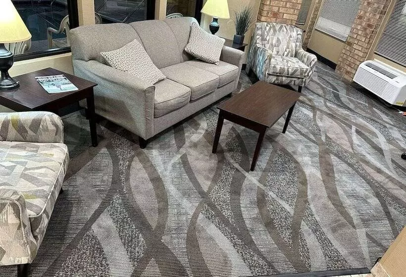 Отель Quality Inn & Suites Sun Prairie Madison East