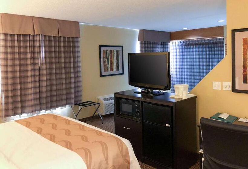 Отель Quality Inn & Suites Sun Prairie Madison East
