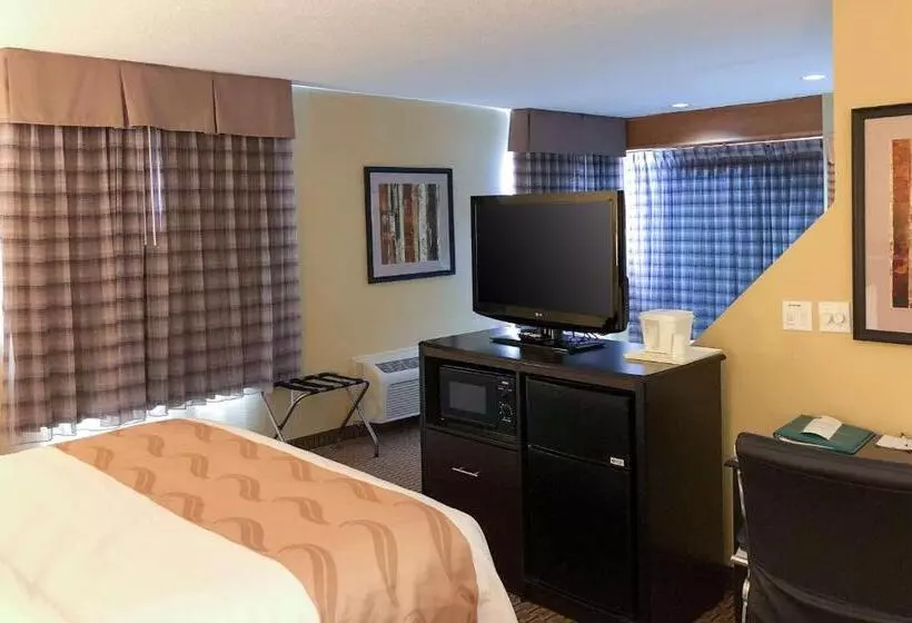 Отель Quality Inn & Suites Sun Prairie Madison East
