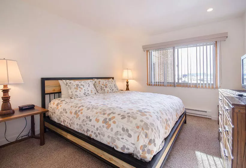 فندق Storm Meadows At Christie Base