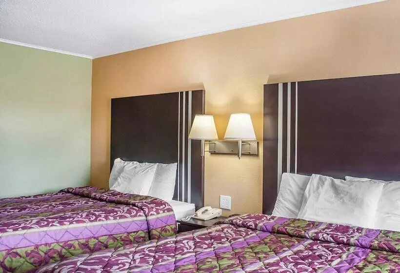 Motelli Amherst Inn & Suites