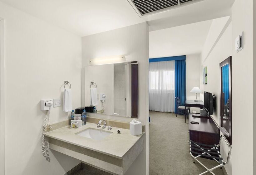 هتل Aeropuerto Los Cabos