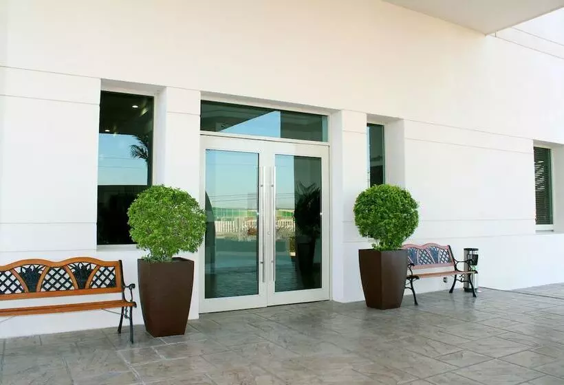 Hotelli Aeropuerto Los Cabos