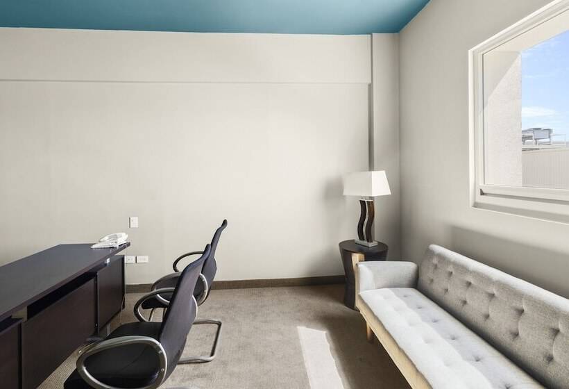 هتل Aeropuerto Los Cabos