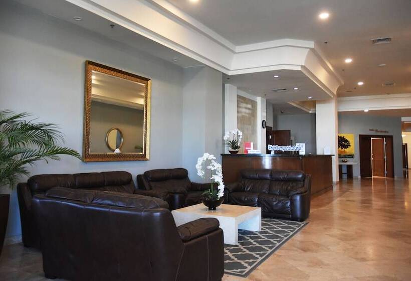 هتل Aeropuerto Los Cabos