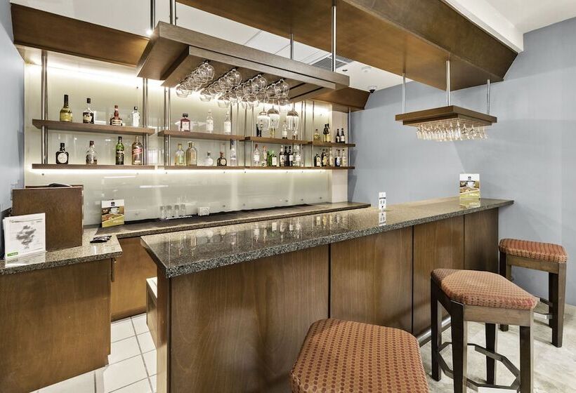 هتل Aeropuerto Los Cabos