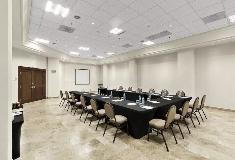 Hotelli Aeropuerto Los Cabos