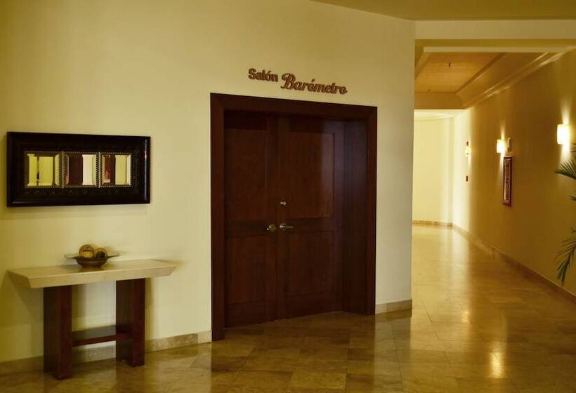 هتل Aeropuerto Los Cabos