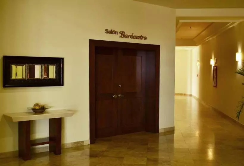 Hotelli Aeropuerto Los Cabos