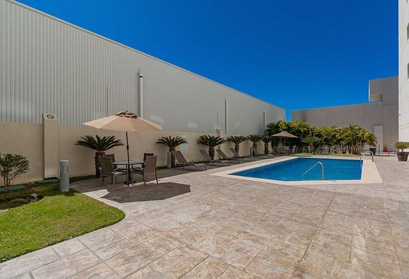 هتل Aeropuerto Los Cabos