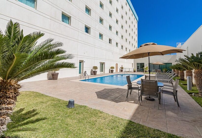 هتل Aeropuerto Los Cabos