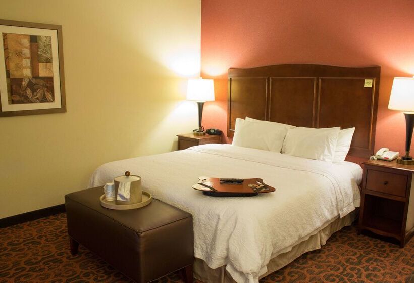 فندق Hampton Inn Junction City