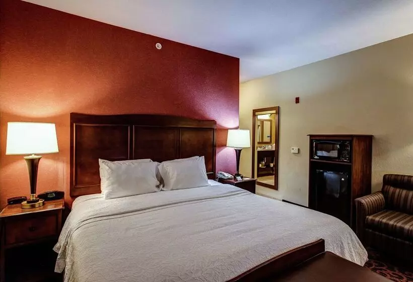 Отель Hampton Inn Junction City