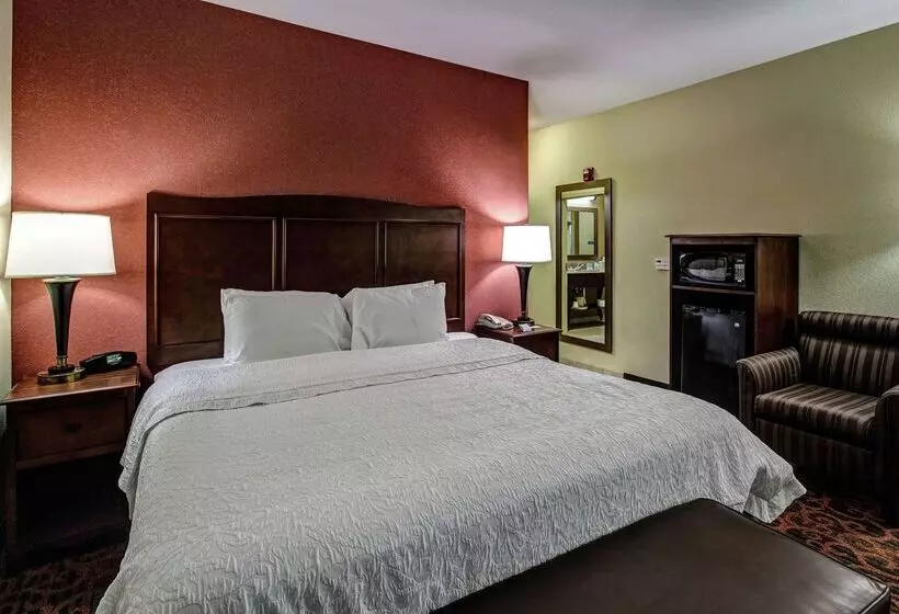 Отель Hampton Inn Junction City