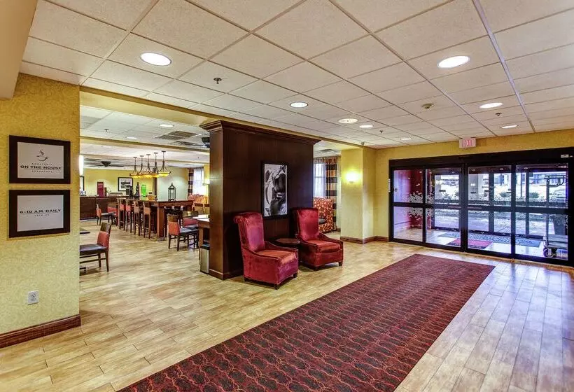 Отель Hampton Inn Junction City