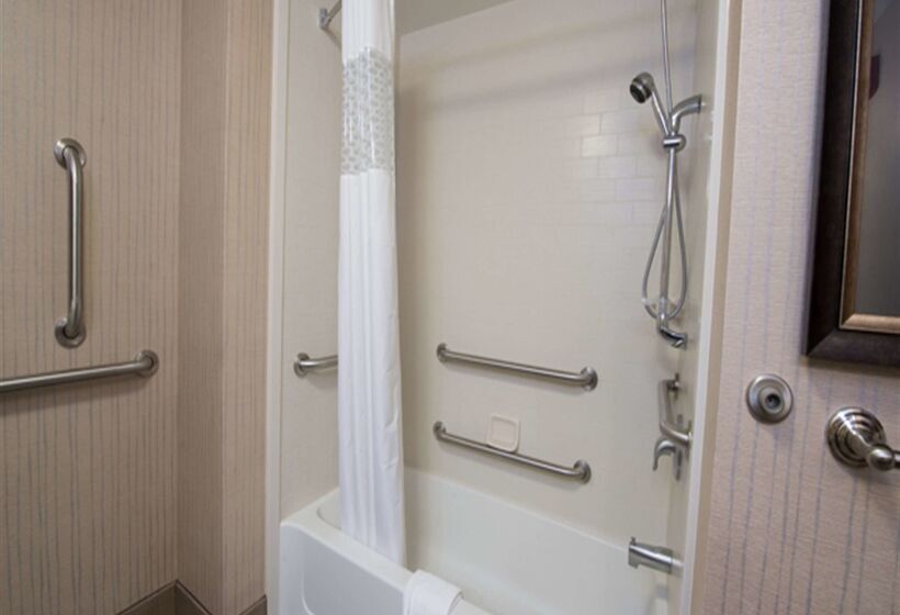 فندق Hampton Inn & Suites Bismarck Northwest