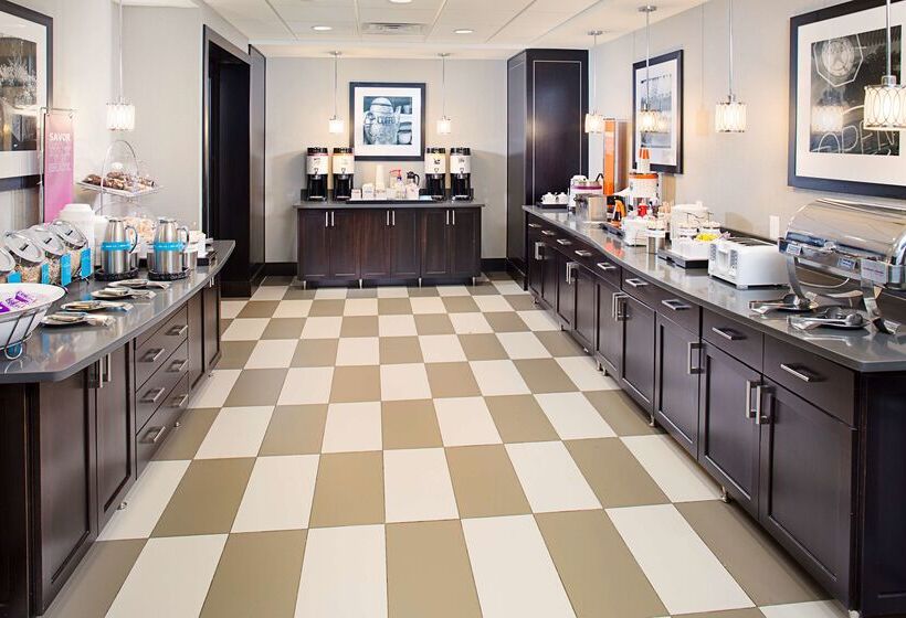 فندق Hampton Inn & Suites Lansing West