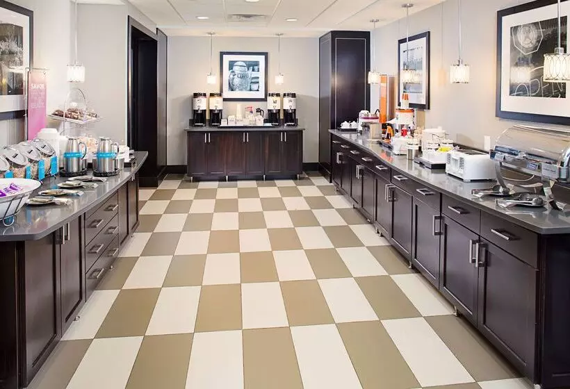 Szálloda Hampton Inn & Suites Lansing West