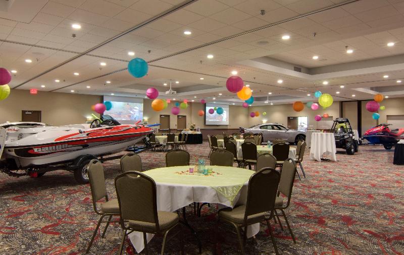 בית מלון כפרי Holiday Inn Express & Suites Willmar, An Ihg