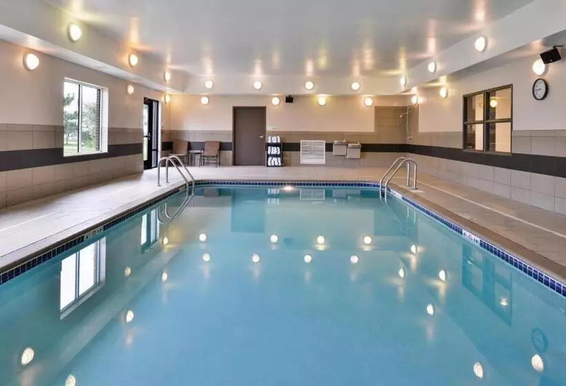 ホテル Holiday Inn Express & Suites Emporia Northwest, An Ihg