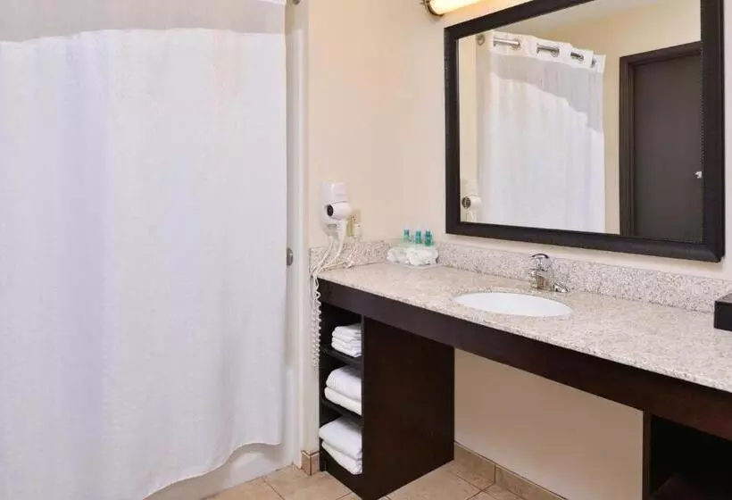 ホテル Holiday Inn Express & Suites Emporia Northwest, An Ihg