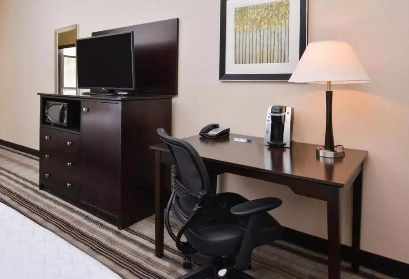 ホテル Holiday Inn Express & Suites Emporia Northwest, An Ihg