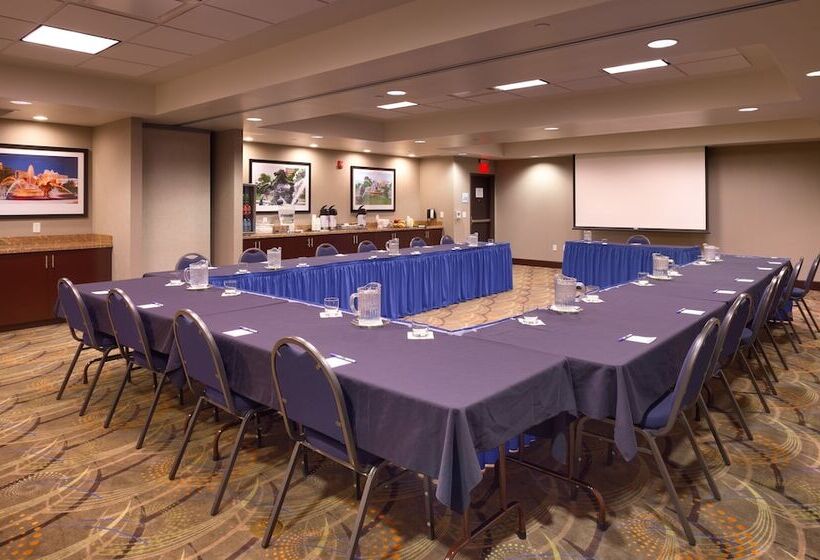 فندق Holiday Inn Express & Suites Overland Park, An Ihg