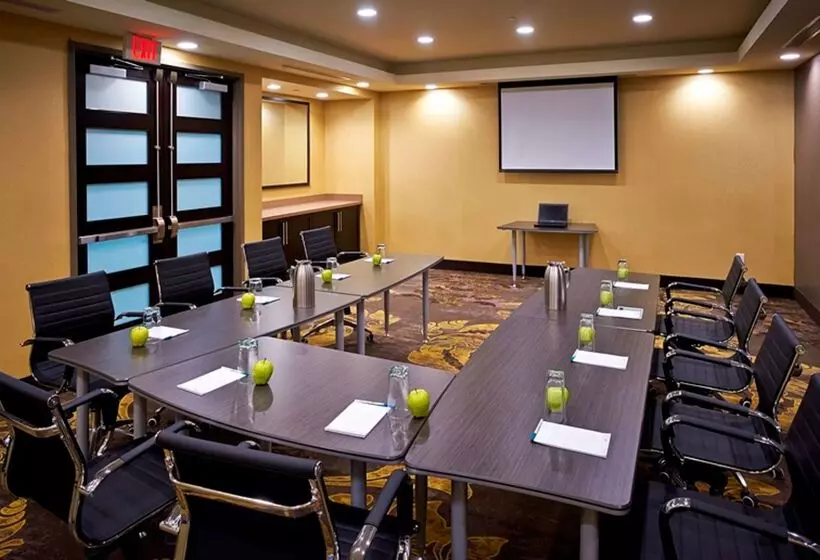 호텔 Homewood Suites By Hilton Hamilton, Ontario, Canada