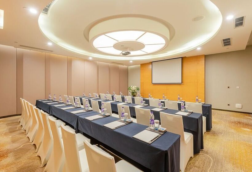 Отель Howard Johnson Hitech Plaza Chengdu