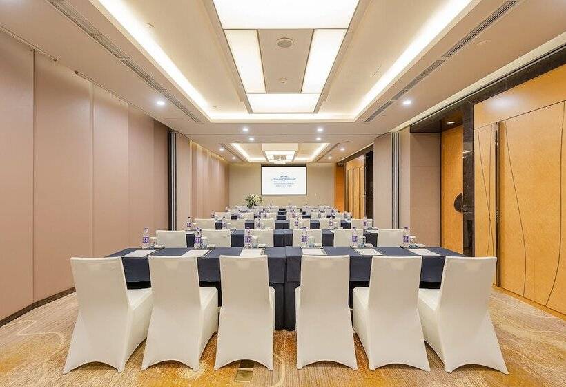 Отель Howard Johnson Hitech Plaza Chengdu