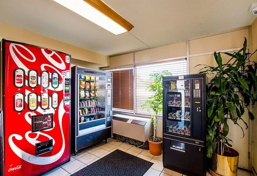 Отель Red Roof Inn And Suites Battle Creek