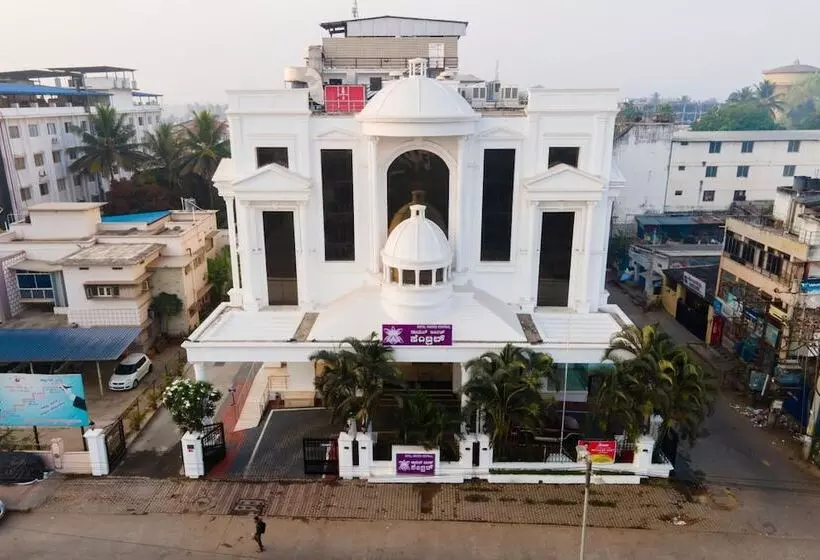 בית מלון כפרי Royal Orchid Central Shimoga