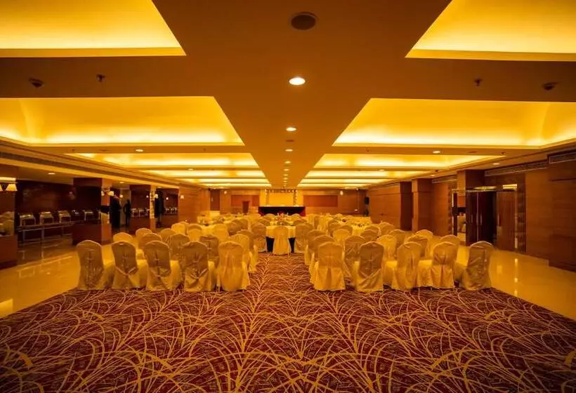 בית מלון כפרי Royal Orchid Central Shimoga