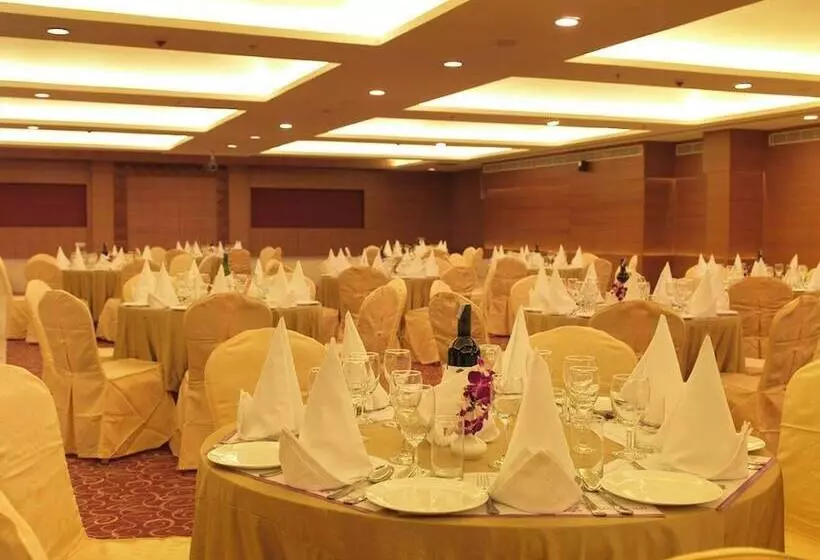 בית מלון כפרי Royal Orchid Central Shimoga