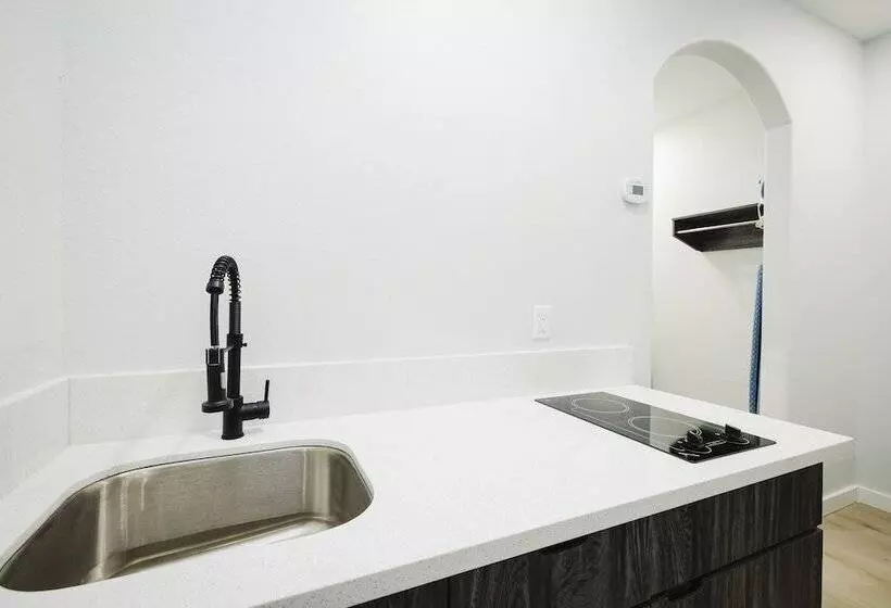 Hotelli Sapphire Inn And Suites