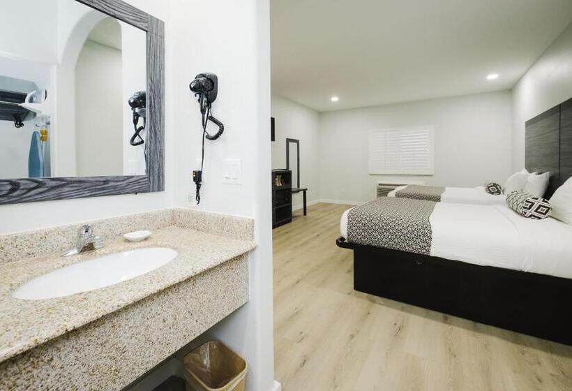 בית מלון כפרי Sapphire Inn And Suites