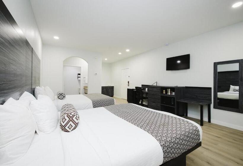 בית מלון כפרי Sapphire Inn And Suites