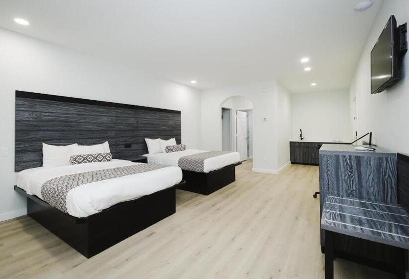 בית מלון כפרי Sapphire Inn And Suites