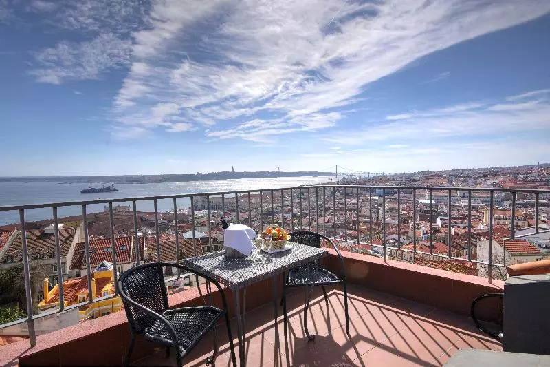 هتل Solar Dos Mouros