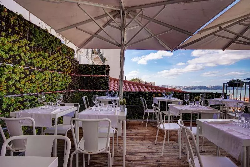 هتل Solar Dos Mouros