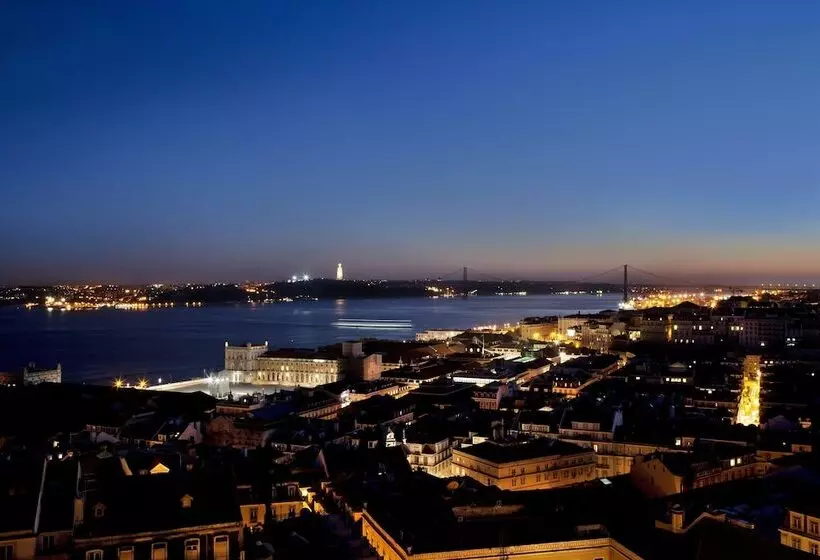 هتل Solar Dos Mouros