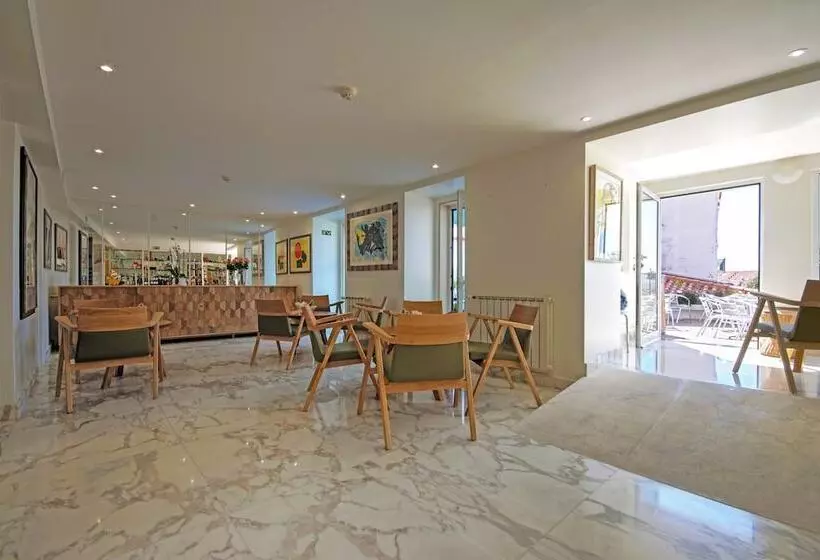 هتل Solar Dos Mouros