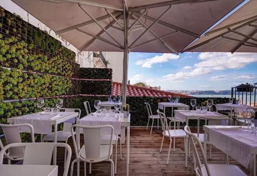 هتل Solar Dos Mouros